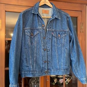 Y2K Levi’s Jean Jacket. Large. Like new!